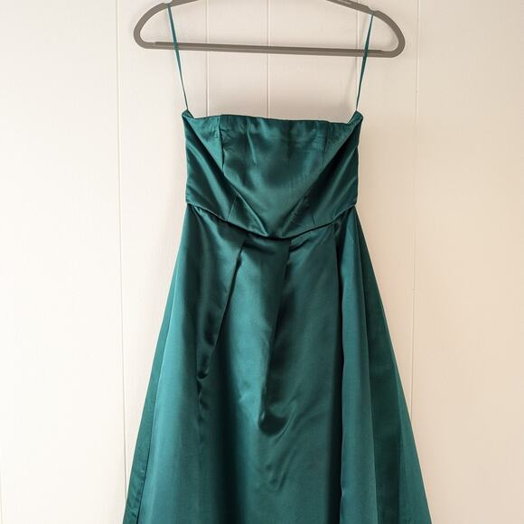 Showpo Queen Of The Show Strapless Maxi Fitted Dress in Emerald Satin, size 0 - Picture 4 of 10